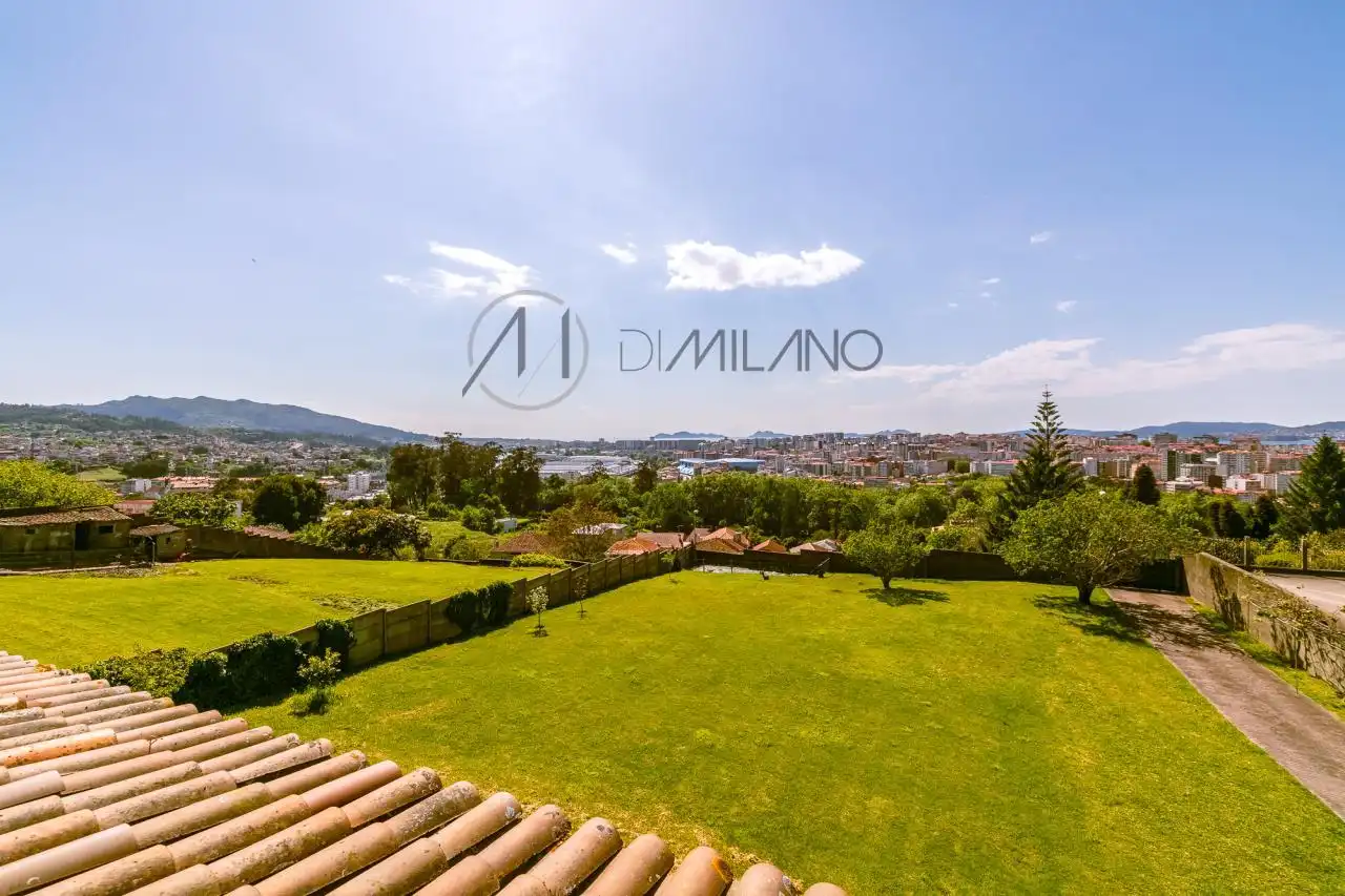 Casa o chalet en venta en Vigo  con Calefacción, Jardín privado y Parquet