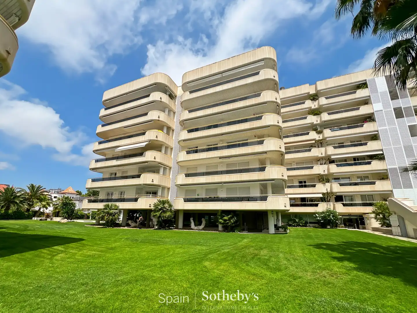Vista exterior de Apartament en venda en Sitges amb Aire condicionat, Calefacció i Terrassa