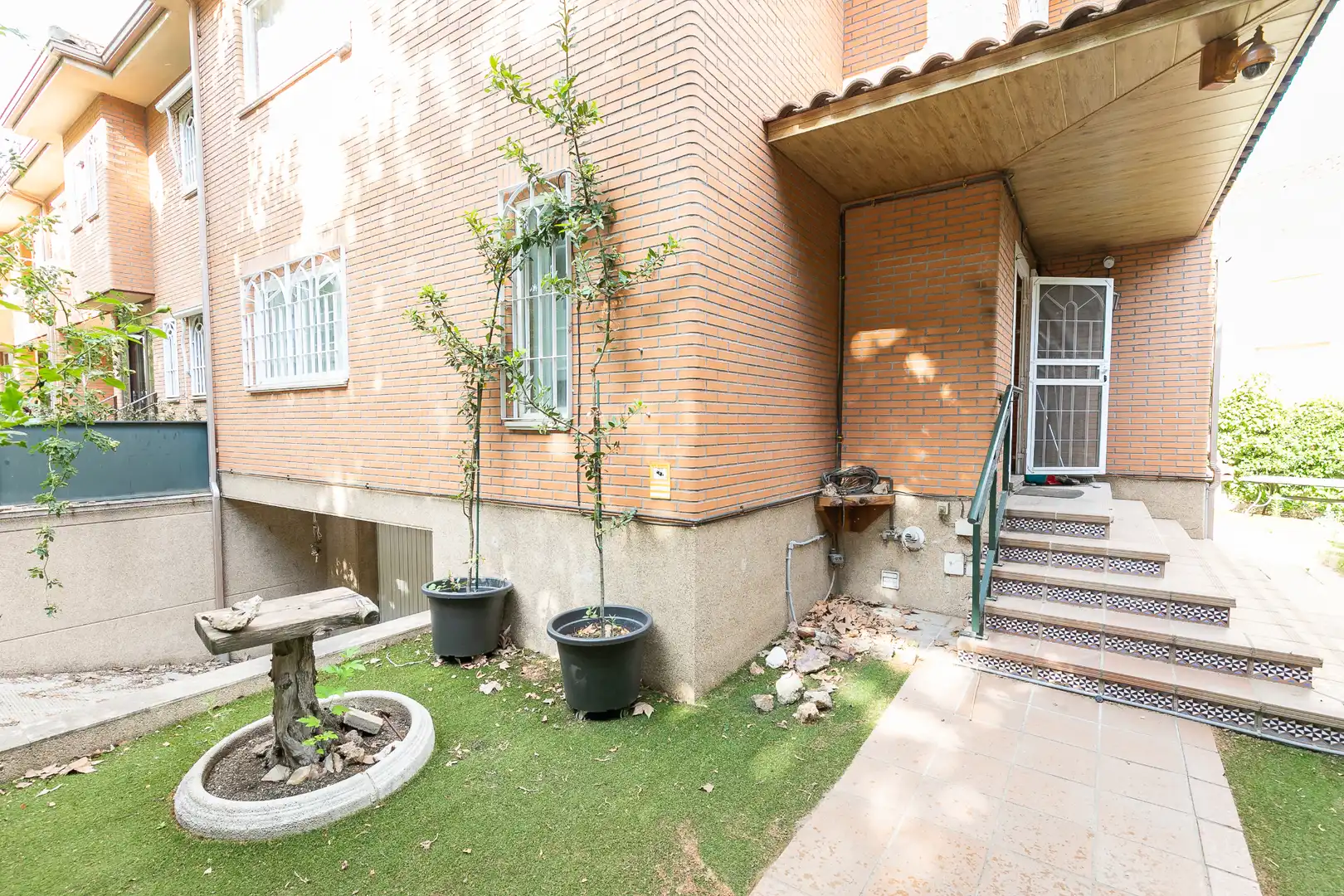 Vista exterior de Casa o xalet en venda en Torrejón de Ardoz amb Aire condicionat, Calefacció i Jardí privat