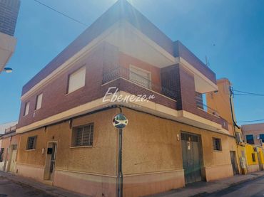 Pis amb balcó en venda a San Jose