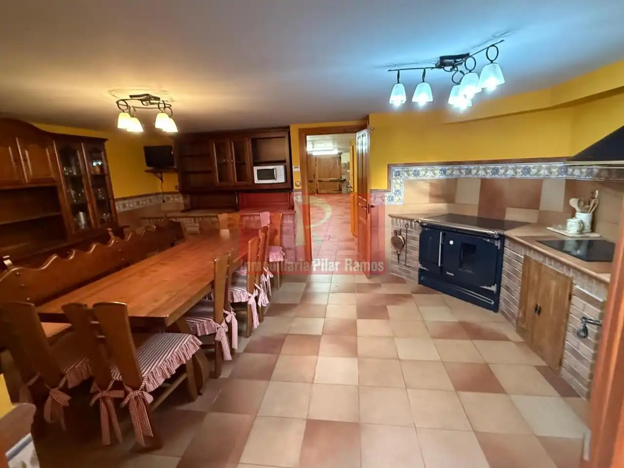 Cuina de Casa adosada en venda en Sariegos amb Calefacció, Jardí privat i Terrassa