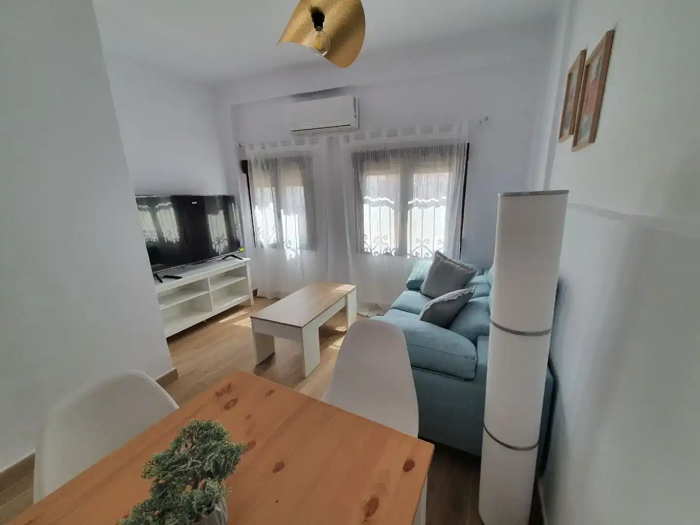 Sala de estar de Piso en venta en Baza con Aire acondicionado, Trastero y Amueblado