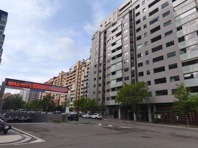 Garaje en Venta en Romareda