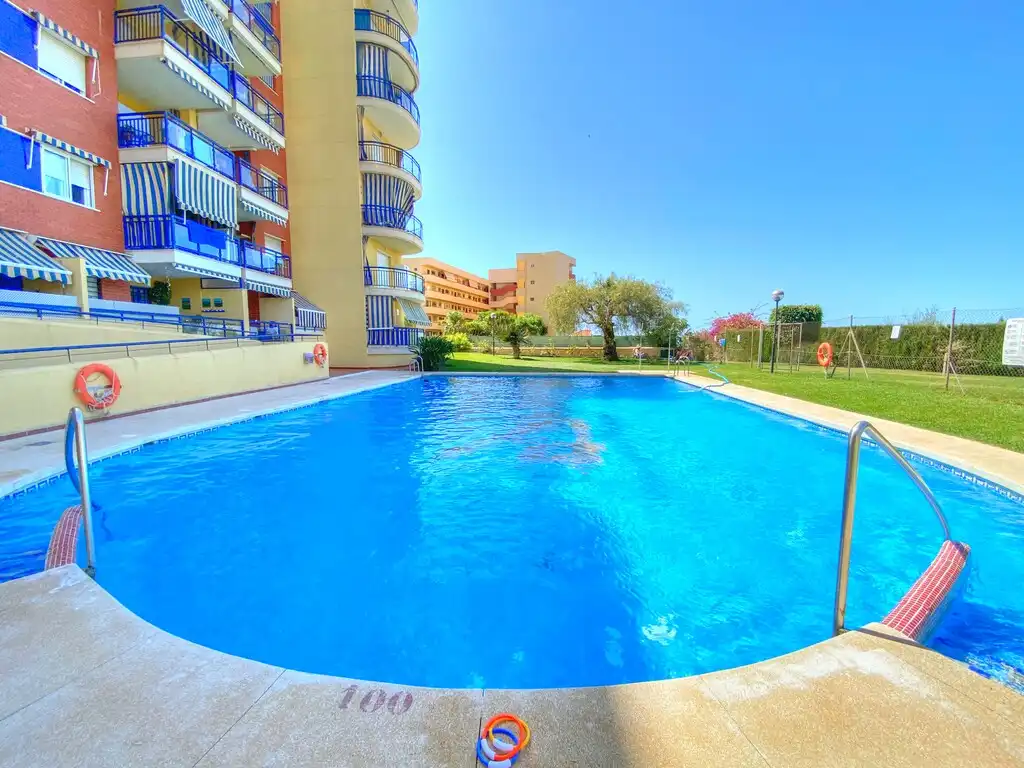 Piscina de Apartament de lloguer en Vélez-Málaga amb Terrassa, Moblat i Piscina comunitària