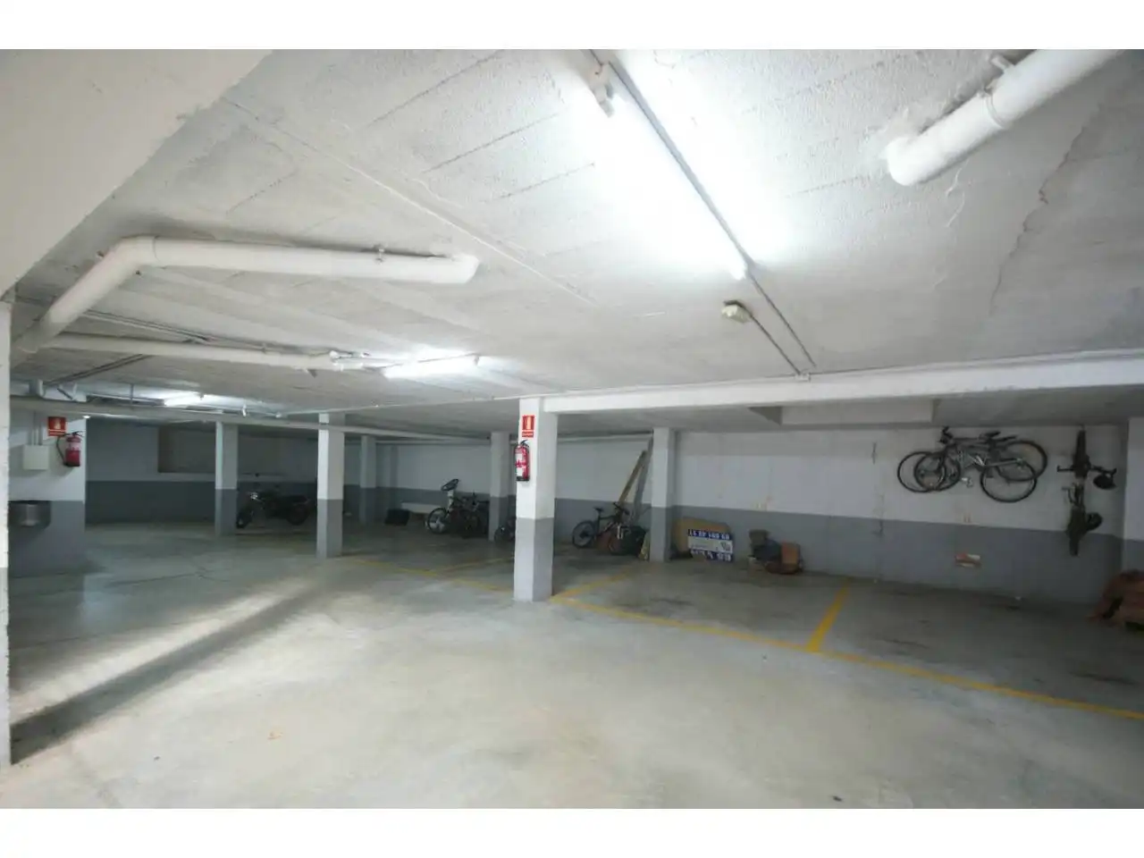 Aparcamiento con ascensor en venta en Calle DE LES FLORS, imagen 2