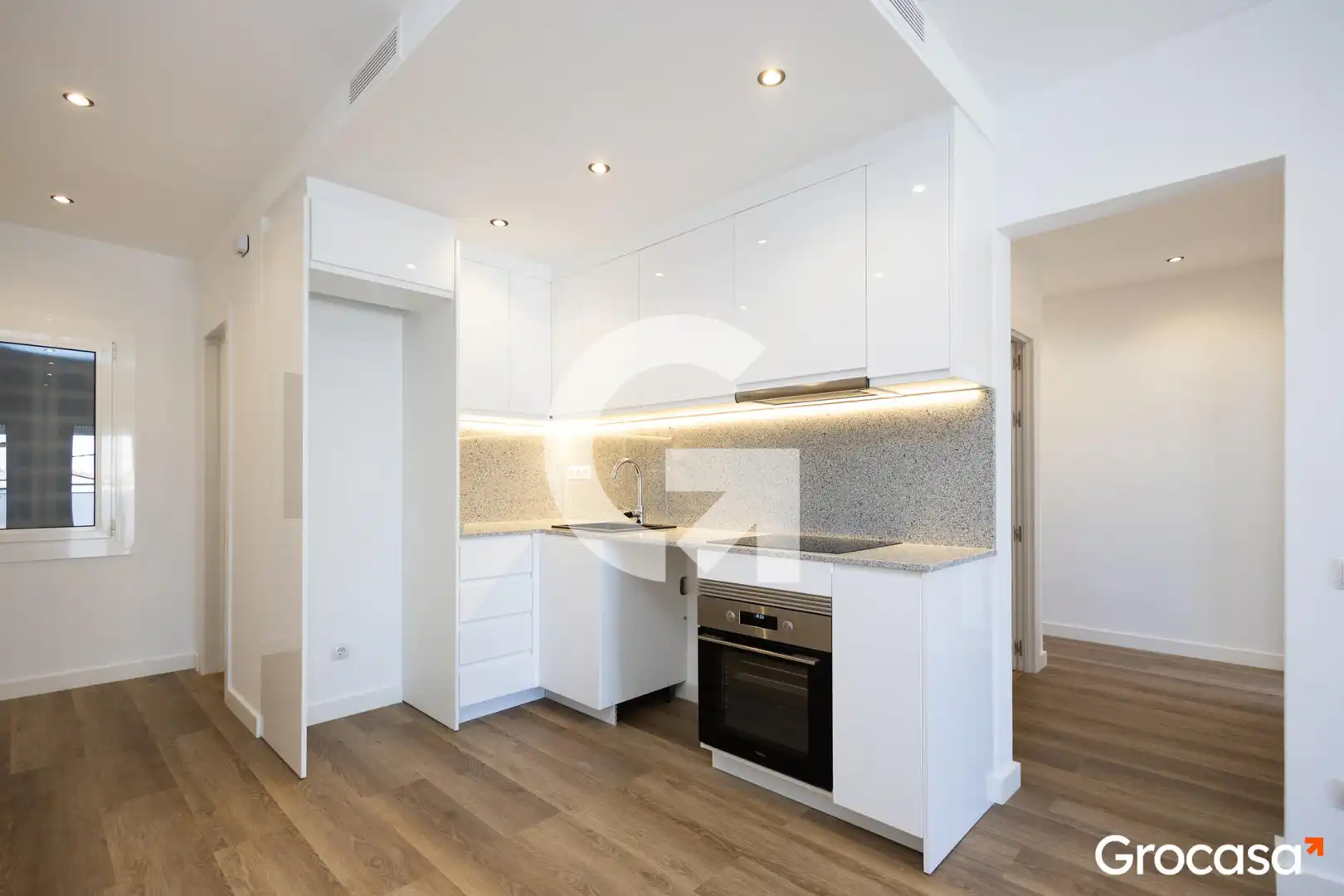 Kitchen of Flat for sale in Sant Vicenç Dels Horts  with Air Conditioner, Heating and Oven