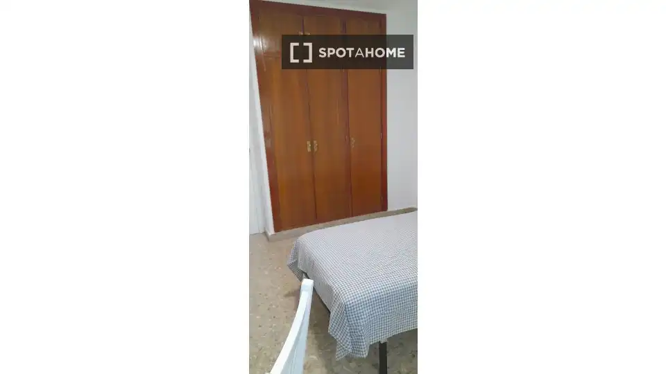 Bedroom of Flat for share in Madrid  with Air Conditioner, Terrace and Furnished