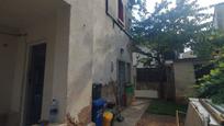 Vista exterior de Casa o xalet en venda en Barberà del Vallès amb Jardí privat