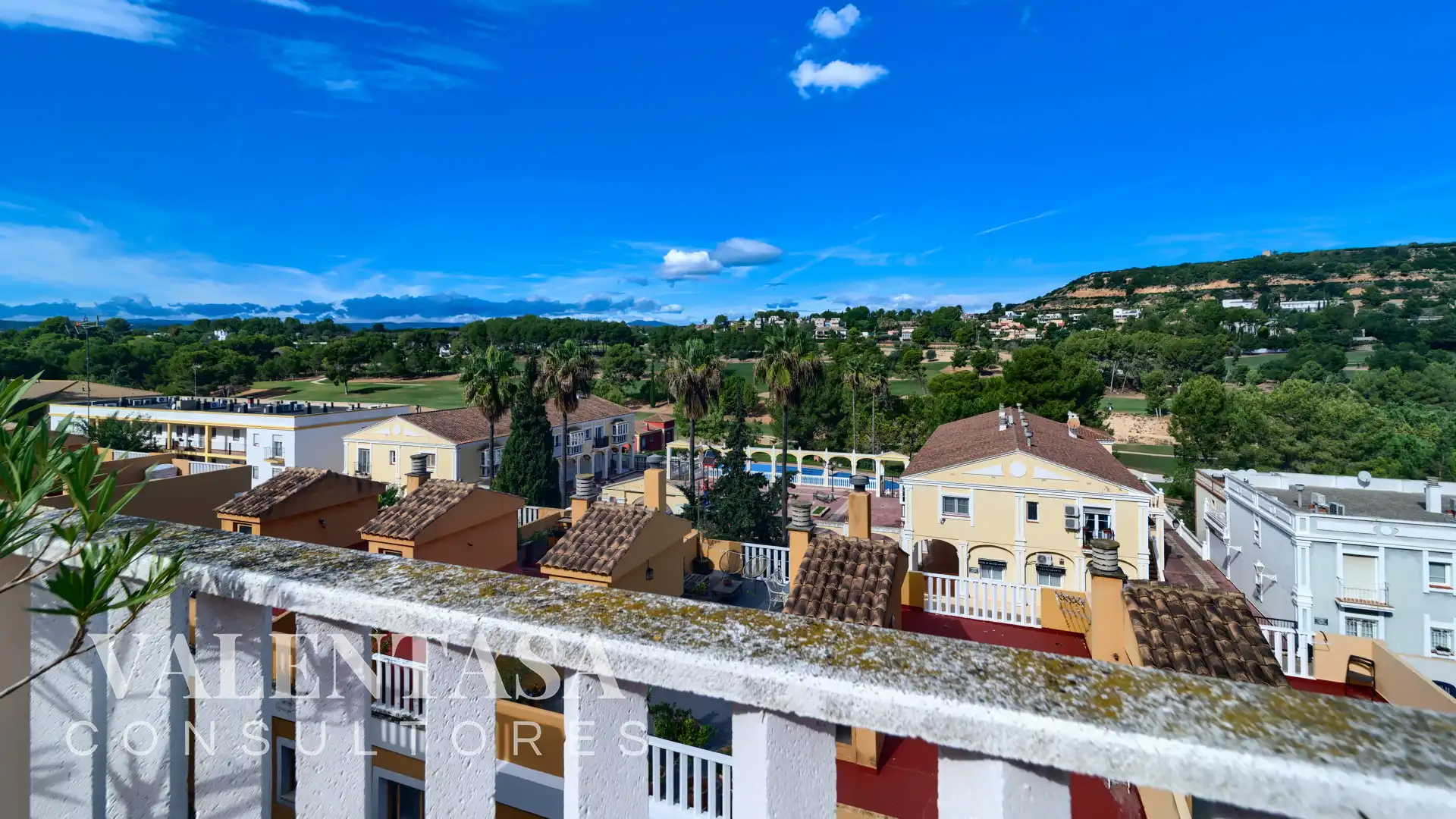 Exterior view of Detached homes for sale in Chiva  with Air Conditioner, Private garden and Terrace