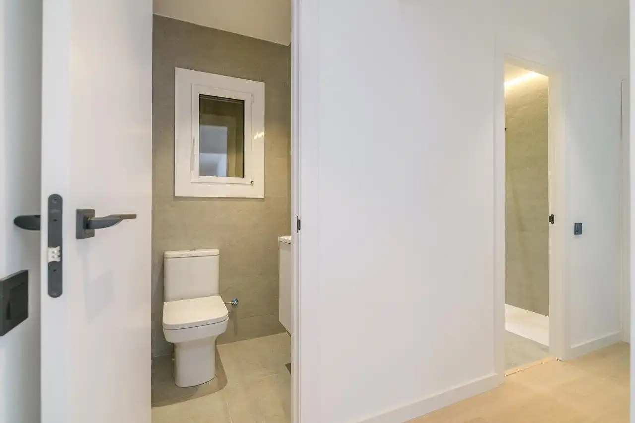 Bathroom of Flat for sale in Manresa  with Heating and Parquet flooring