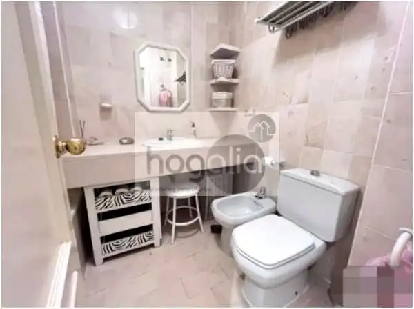 Bathroom of Ground floor for rent in Sevilla  with Air Conditioner and Furnished