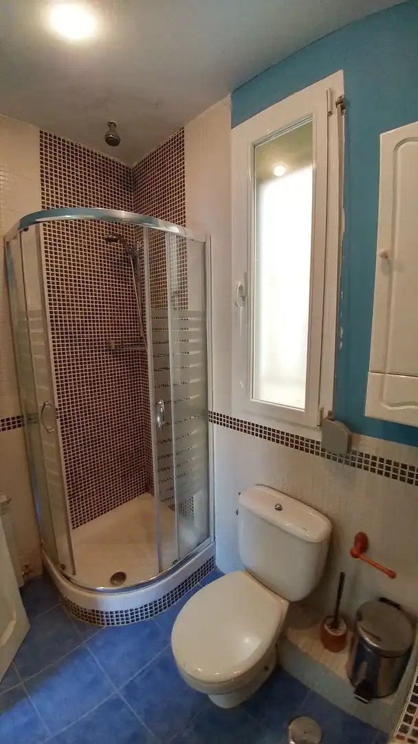 Bathroom of Flat for rent in Madrid  with Air Conditioner and Heating