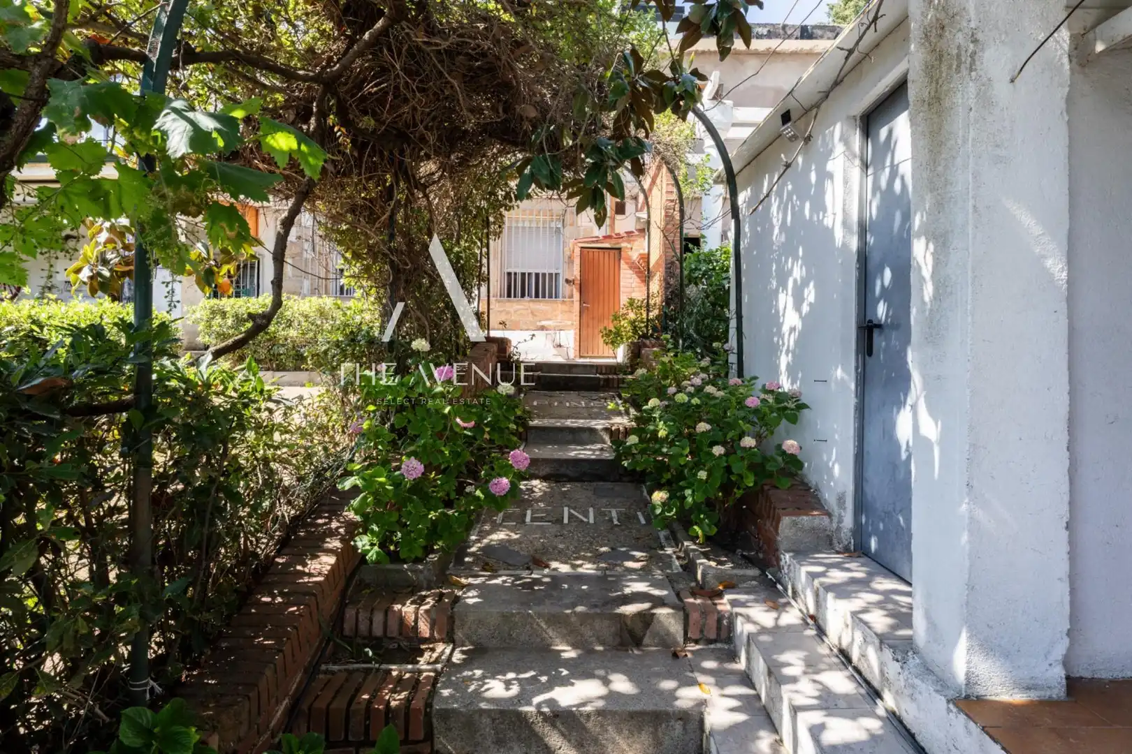 Vista exterior de Casa o xalet en venda en Boadilla del Monte amb Calefacció, Jardí privat i Terrassa