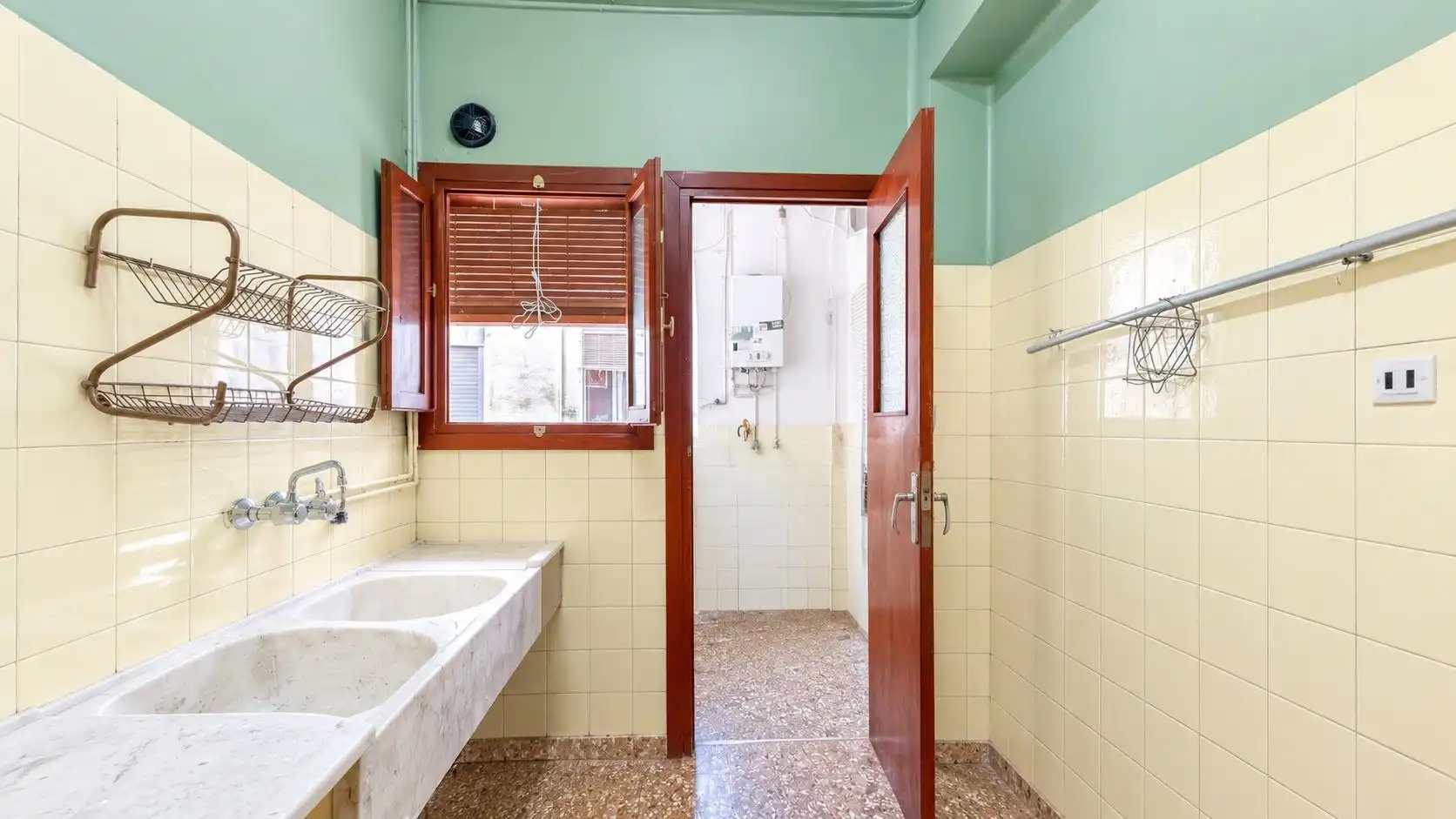 Badezimmer von Wohnung zum Verkauf in Carlet mit Balkon