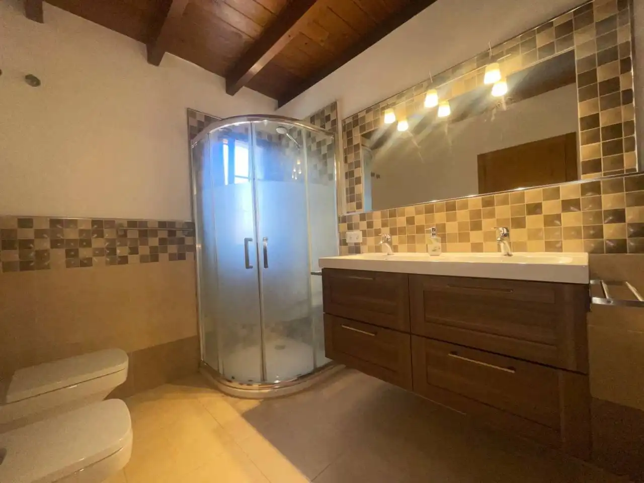 Baño de Casa o chalet de alquiler en Estepona con Calefacción, Jardín privado y Terraza
