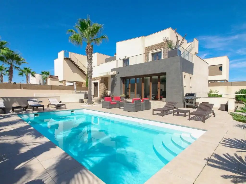 Swimming pool of Houses for sale in Torrevieja  with Air Conditioner, Private garden and Swimming Pool