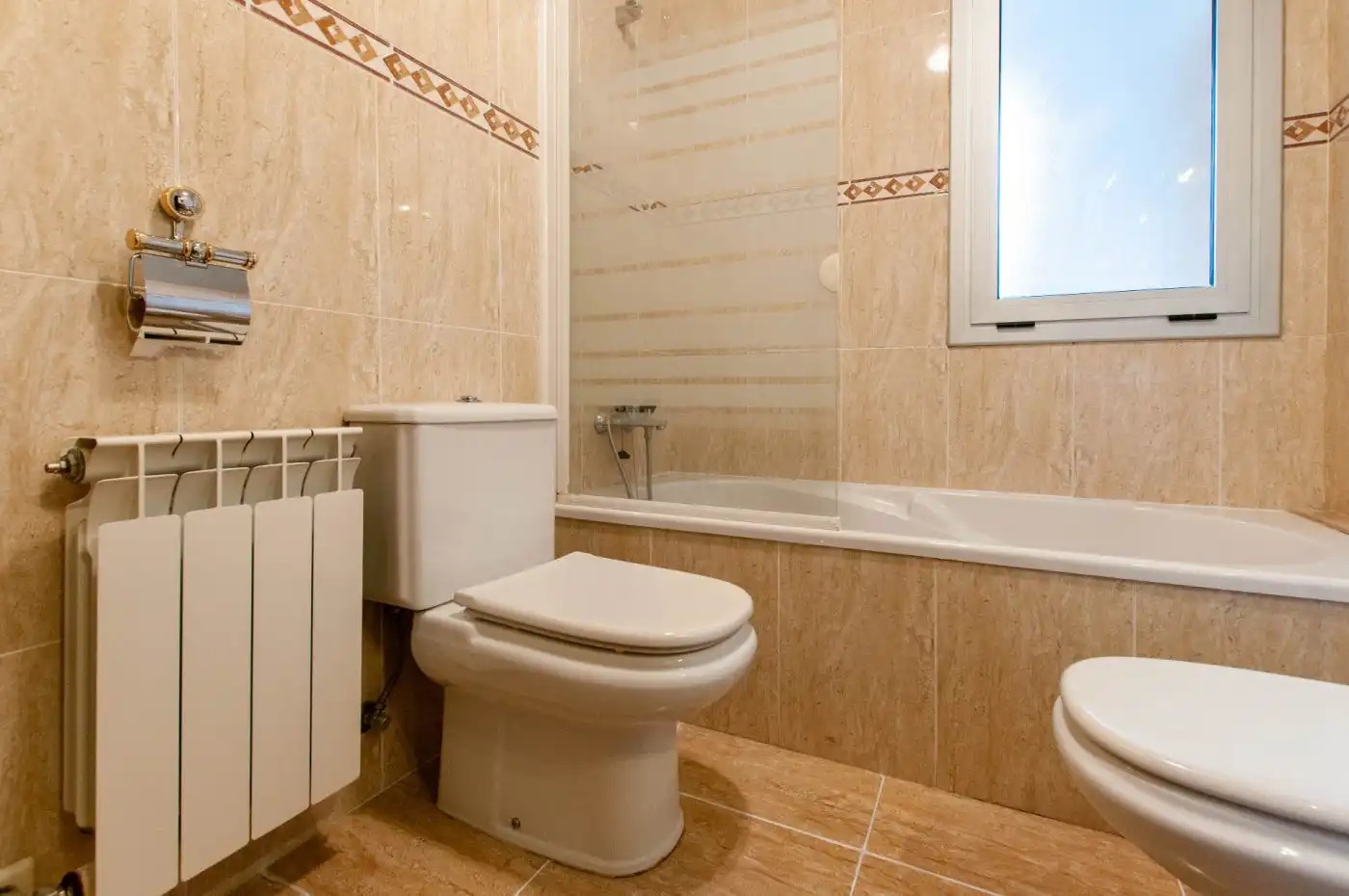 Baño de Piso de alquiler en Sabadell con Aire acondicionado, Calefacción y Parquet