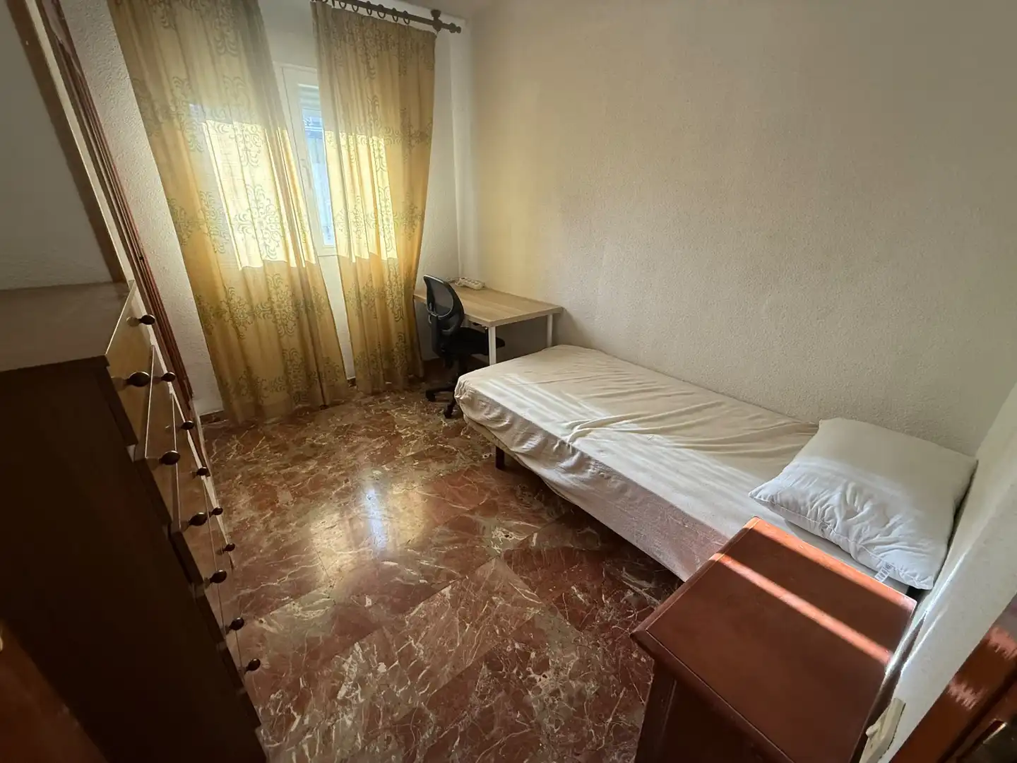 Schlafzimmer von Wohnung zur Miete in Granada mit Klimaanlage, Heizung und Möbliert