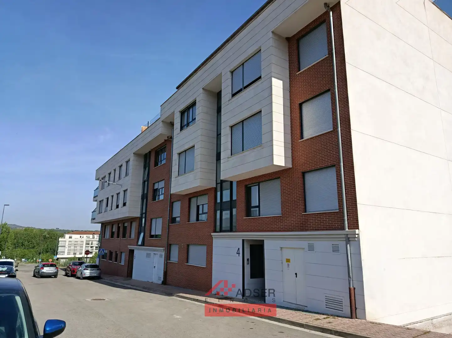 Vista exterior de Piso en venta en Albelda de Iregua con Calefacción, Parquet y Terraza