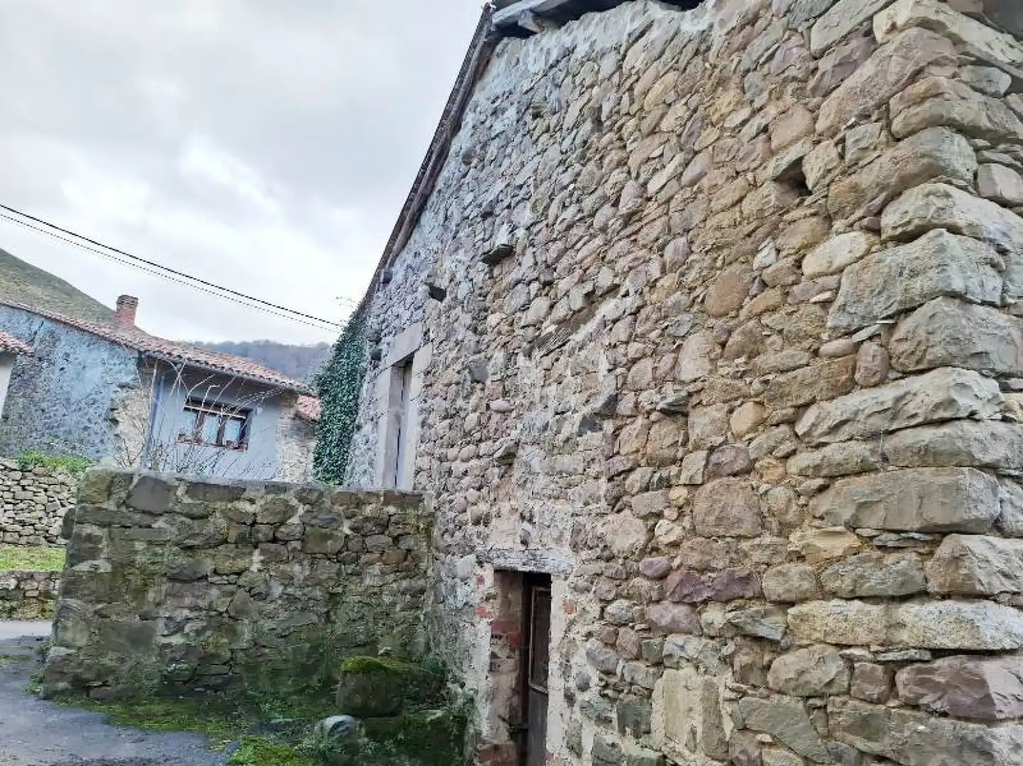 Vista exterior de Casa adosada en venta en Los Tojos  con Trastero