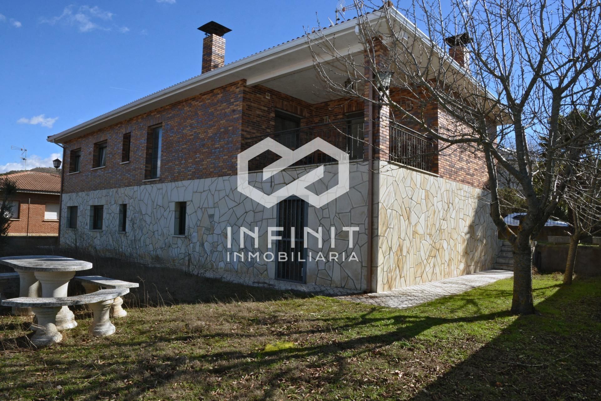 Vista exterior de Casa o chalet en venta en Jadraque con Jardín privado, Terraza y Trastero