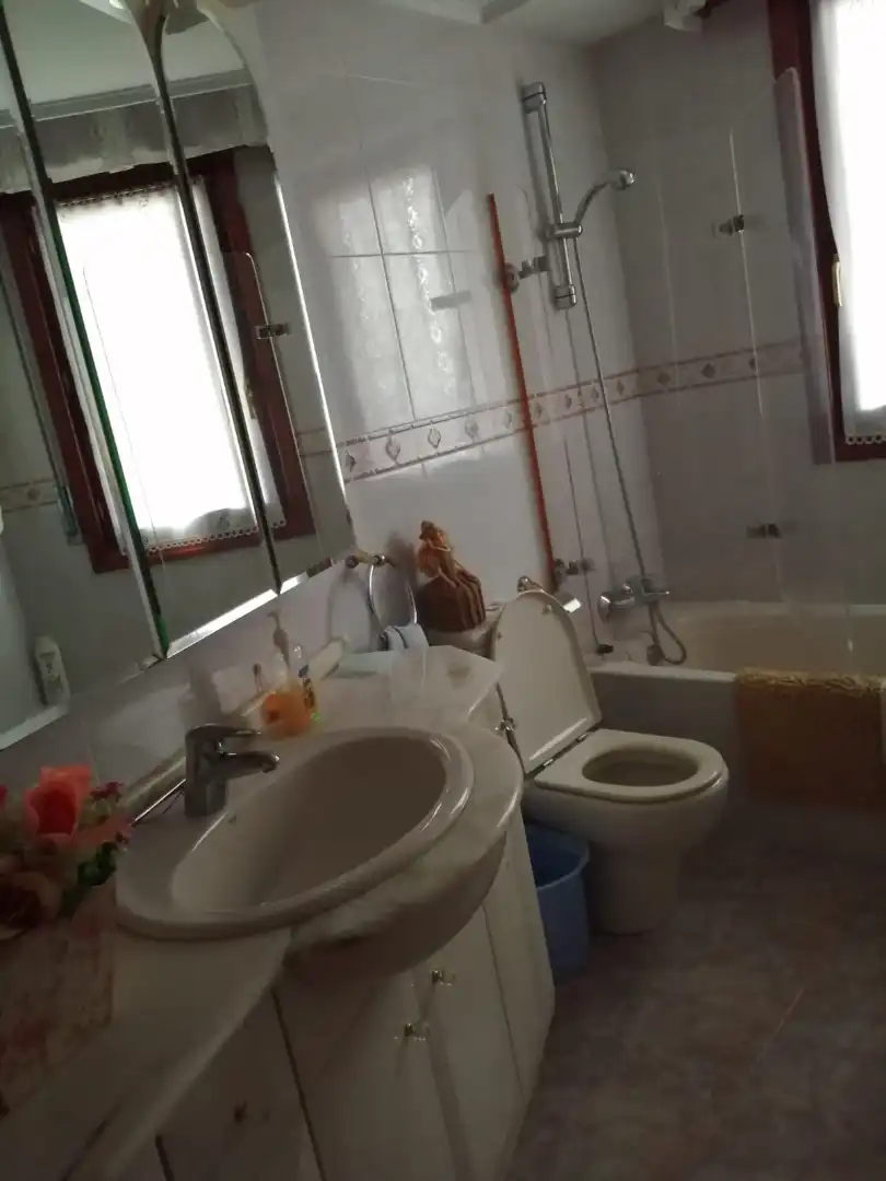Bathroom of Flat for rent in Castro-Urdiales  with Terrace and Furnished