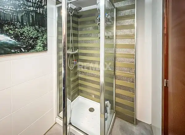Baño de Piso en venta en Vigo  con Calefacción y Trastero
