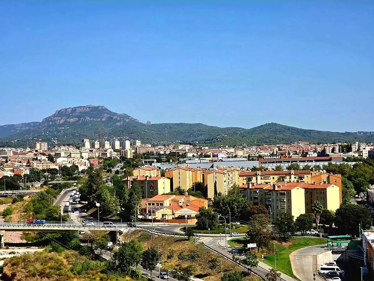 Vista exterior de Piso en venta en Terrassa con Calefacción, Parquet y Terraza