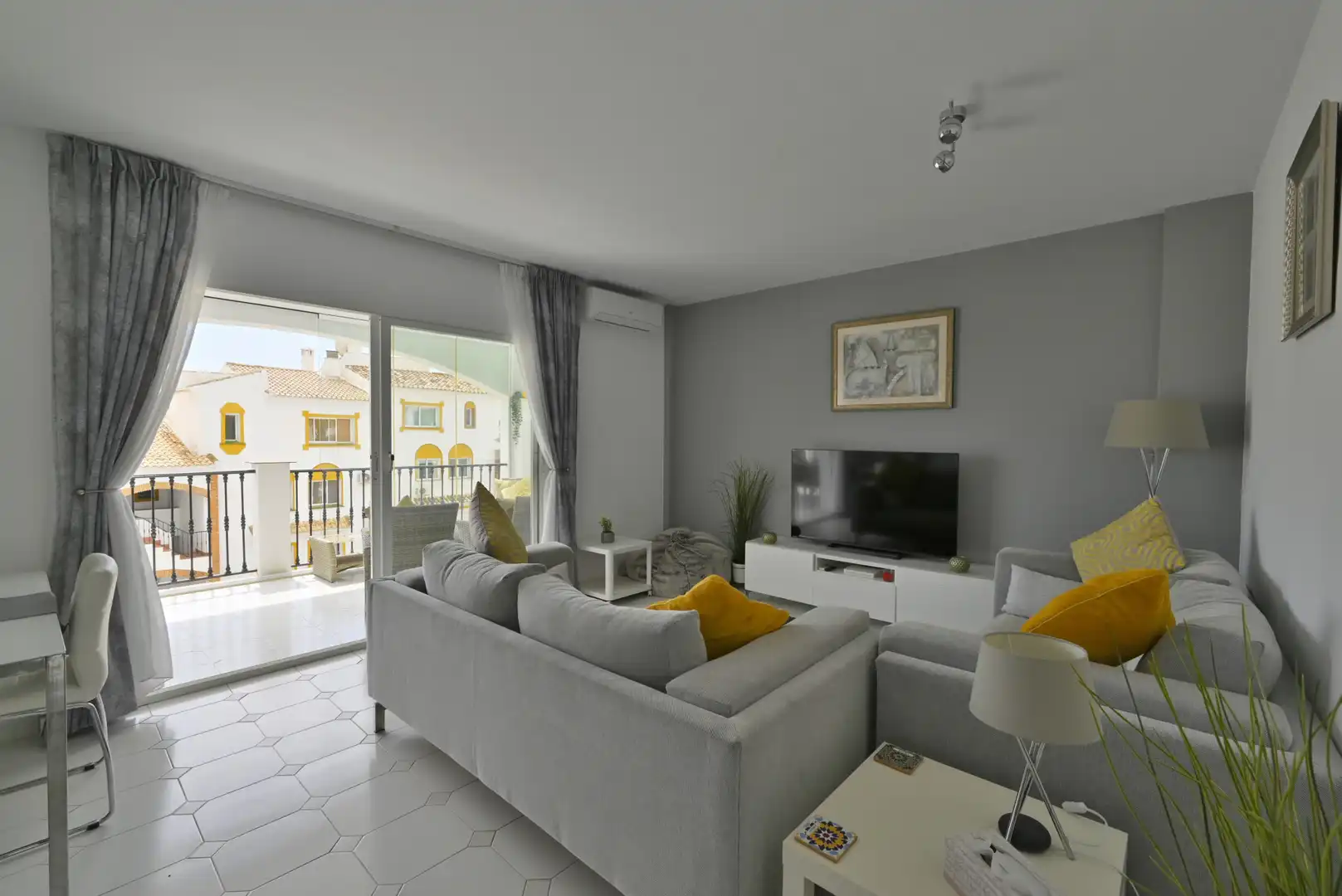 Sala d'estar de Apartament en venda en Mijas amb Aire condicionat, Terrassa i Piscina