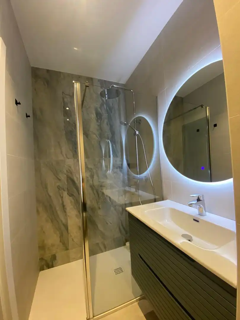 Bathroom of Flat for rent in Getxo   with Heating, Terrace and Furnished