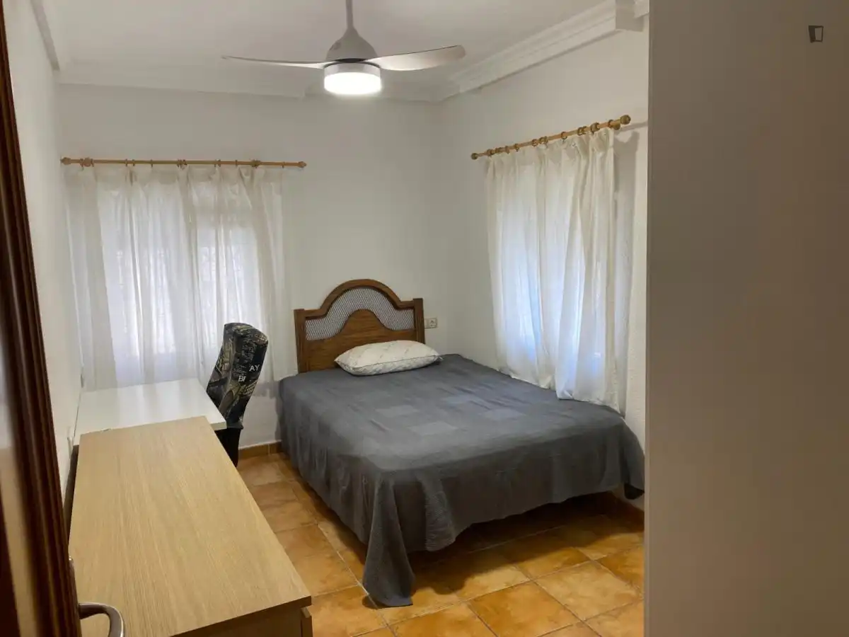 Dormitori de Apartament per a compartir en Murcia amb Aire condicionat, Calefacció i Moblat