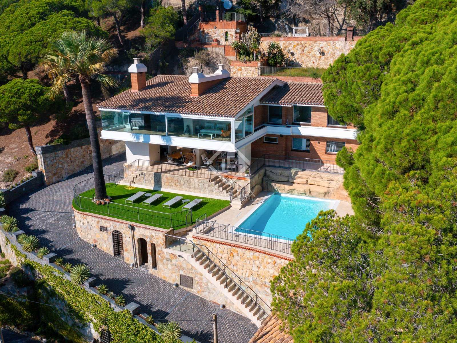 Vista exterior de Casa o xalet en venda en Cabrils amb Aire condicionat, Calefacció i Jardí privat