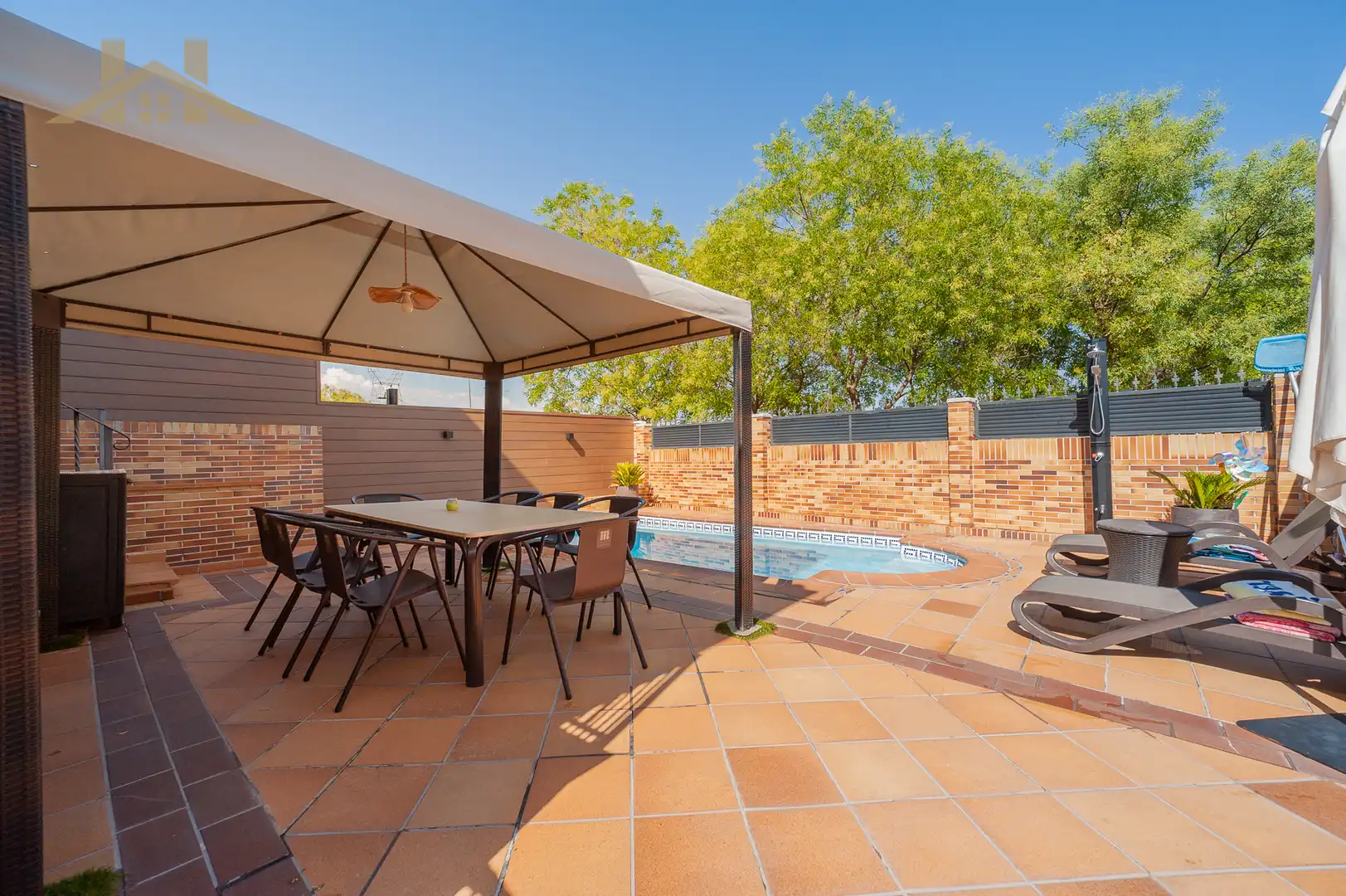 Doppelhaushälfte mit Pool zum Verkauf in Calle de Camariñas 108, imagen 2