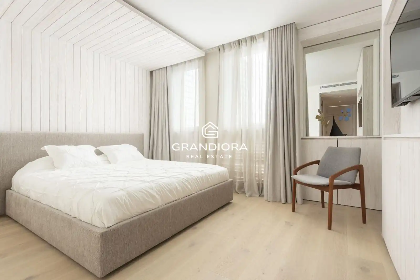 Habitación de Ático en venta en Barcelona con Terraza, Amueblado y Alarma