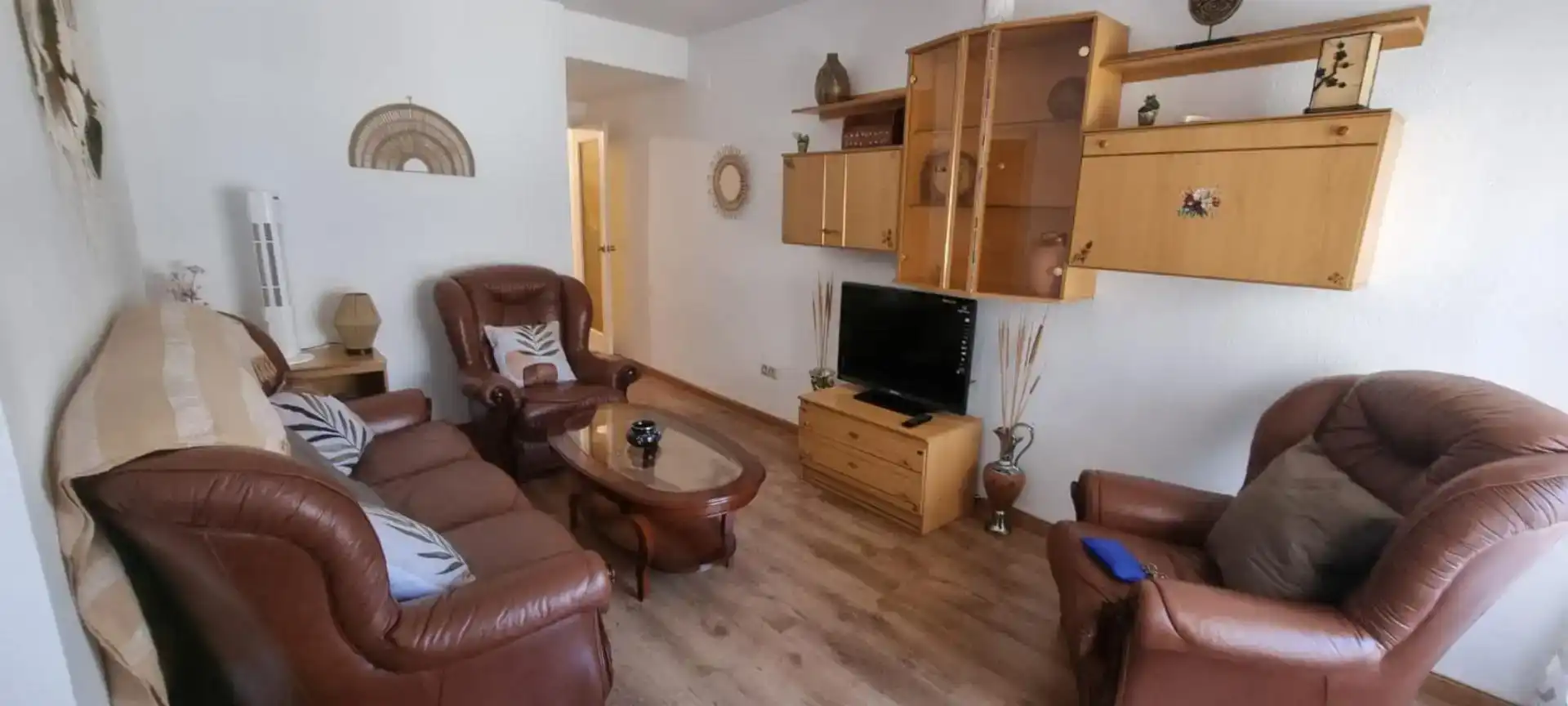 Living room of Flat for rent in Madrigal de la Vera  with Air Conditioner, Private garden and Parquet flooring