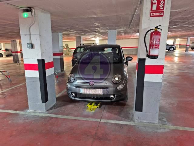 Garaje en Alquiler en Calle Punta Dels Escuts en Centre - Platja