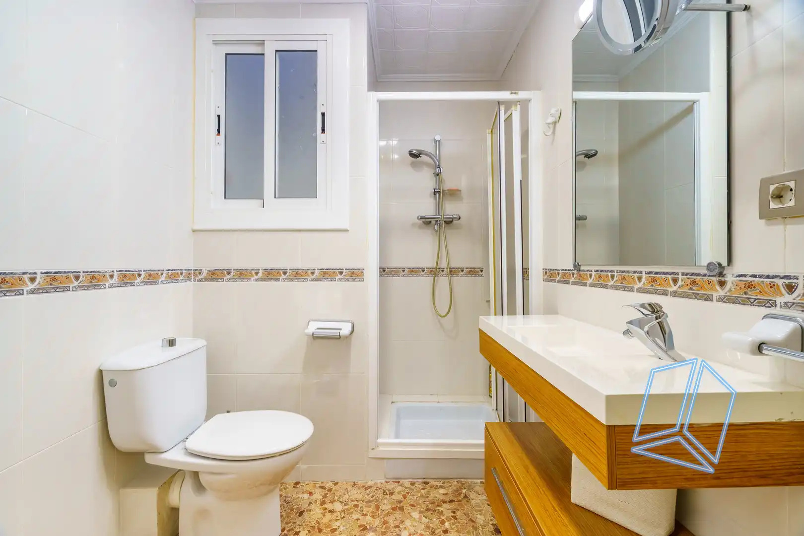 Badezimmer von Wohnung zum Verkauf in Gavà mit Abstellraum und Balkon