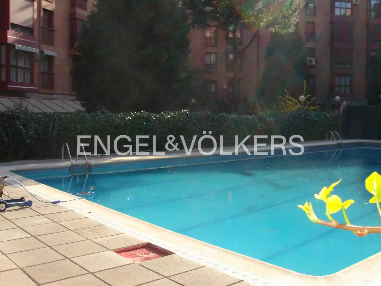 Piscina de Piso en venta en Madrid con Aire acondicionado, Calefacción y Jardín privado
