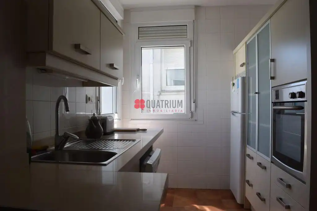 Cocina de Piso en venta en Santiago de Compostela  con Calefacción