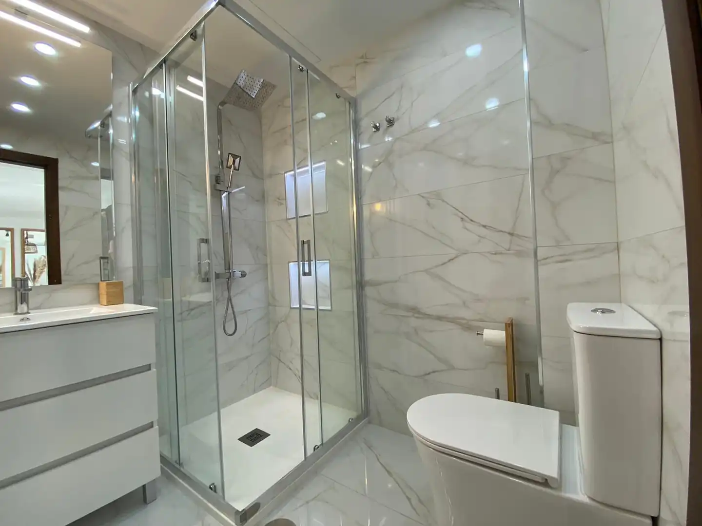 Bathroom of Houses for sale in Alhaurín de la Torre  with Air Conditioner, Heating and Terrace
