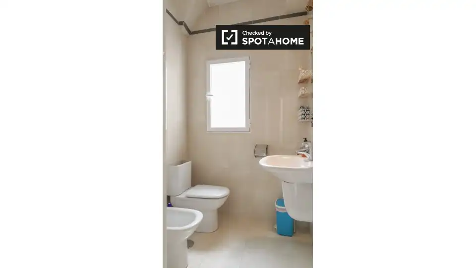 Baño de Piso de alquiler en Madrid con Aire acondicionado, Calefacción y Amueblado
