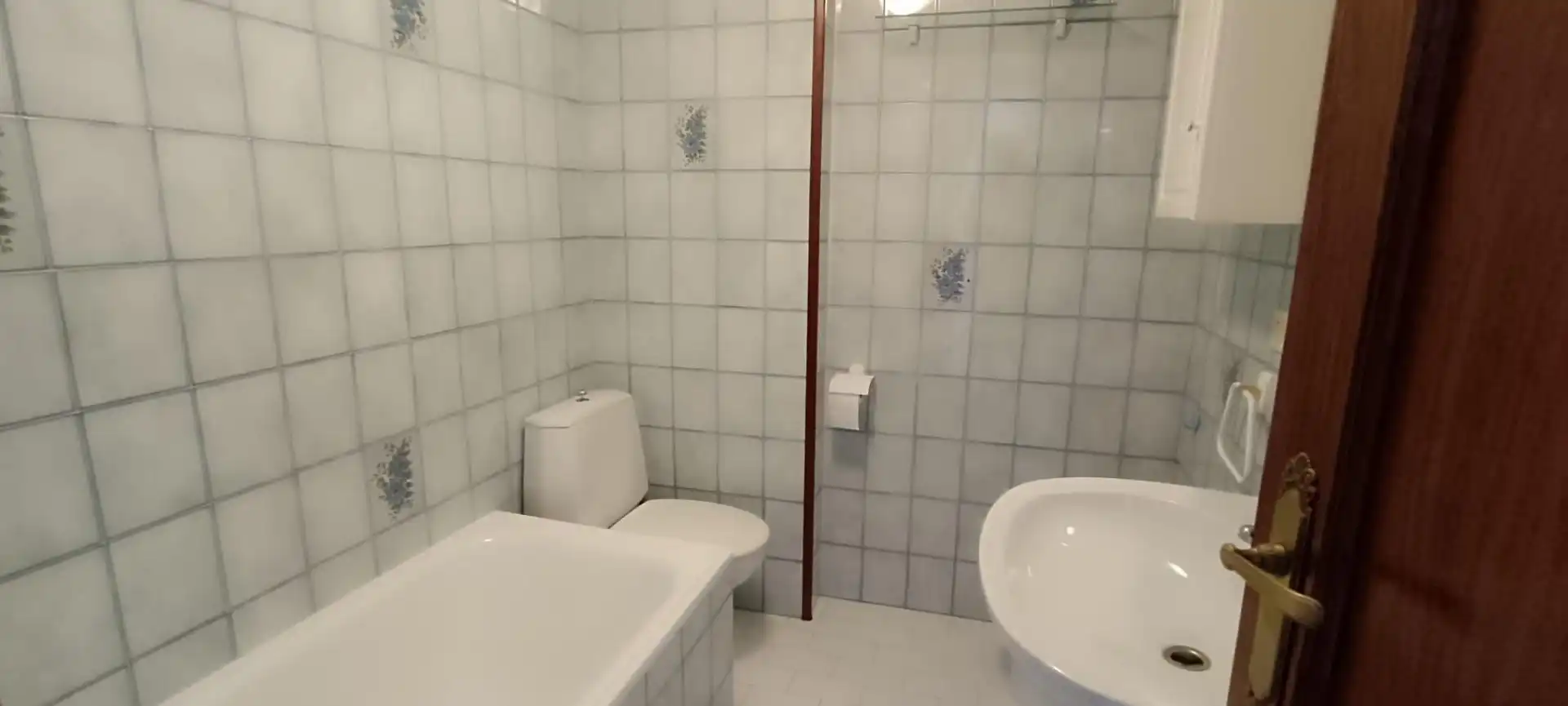 Baño de Piso de alquiler en A Coruña Capital  con Calefacción y Parquet