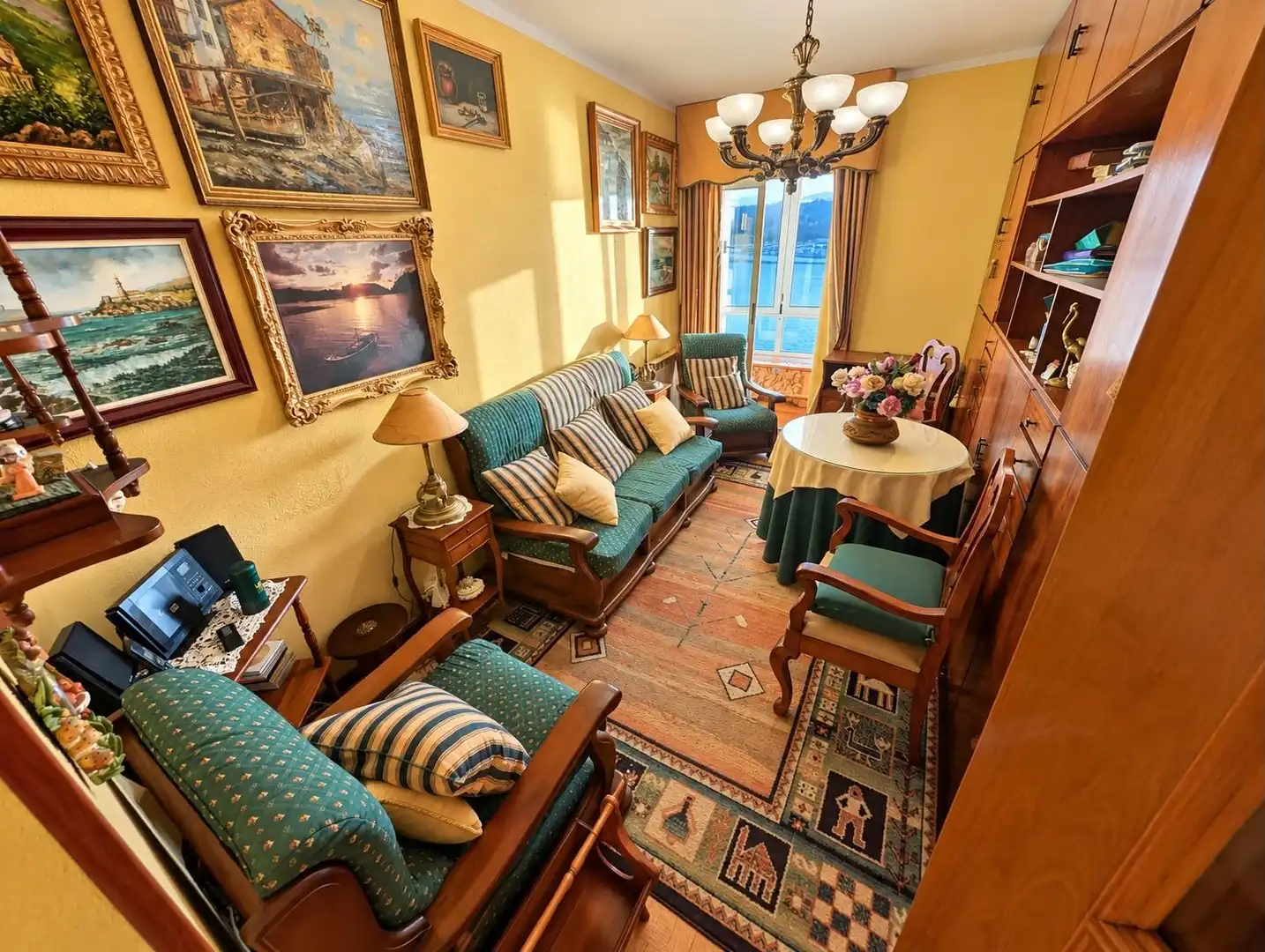 Sala de estar de Piso en venta en Ribadesella con Calefacción, Parquet y Terraza