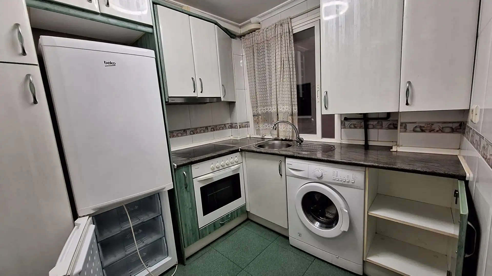 Cocina de Apartamento de alquiler en Burgos con Calefacción