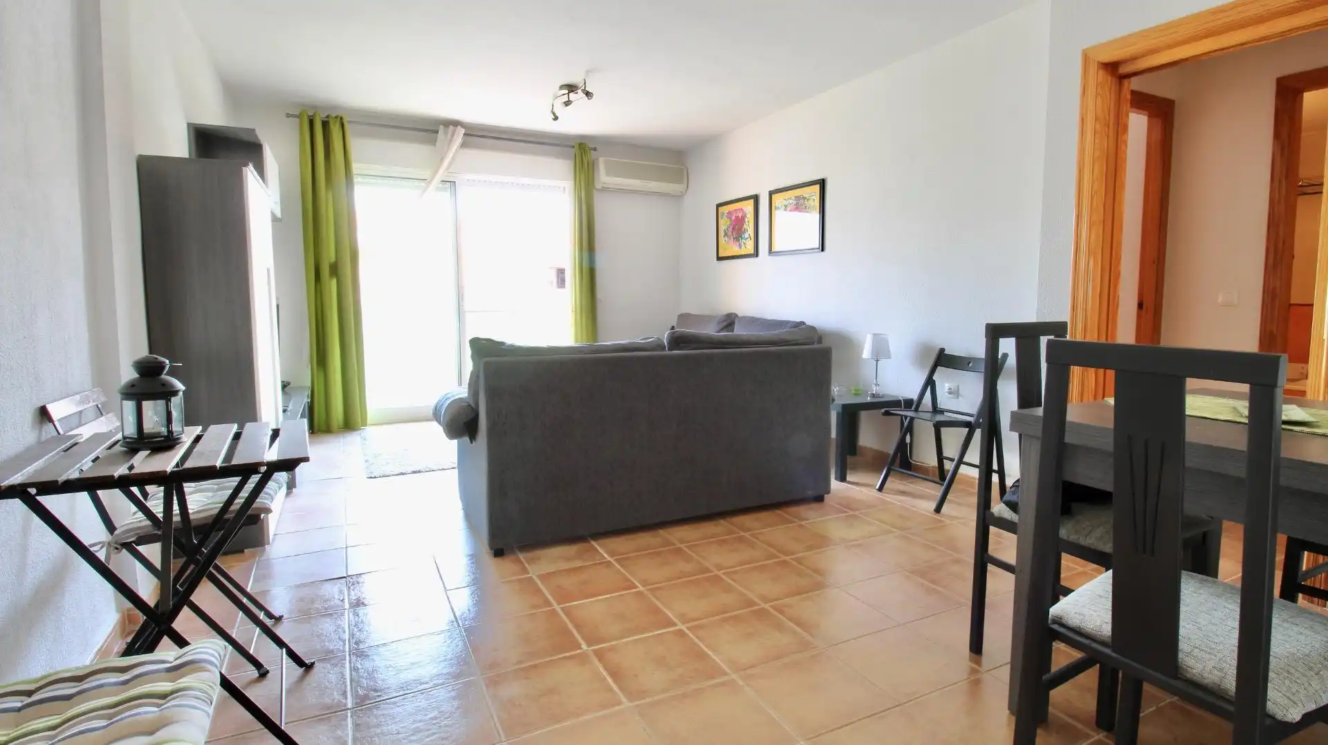 Sala d'estar de Pis en venda en Roquetas de Mar amb Terrassa, Moblat i Piscina comunitària