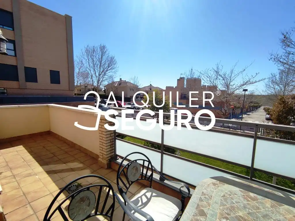 Vista exterior de Piso de alquiler en Paracuellos de Jarama con Aire acondicionado, Calefacción y Terraza