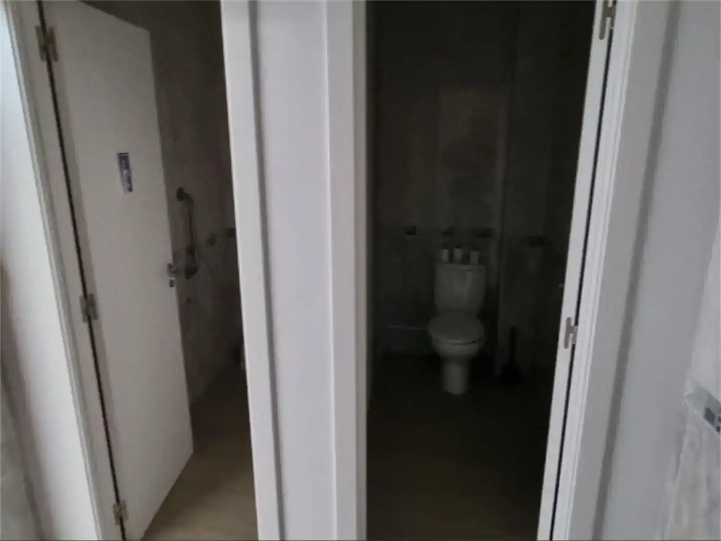 Badezimmer von Fabrikhallen zur Miete in Arzúa