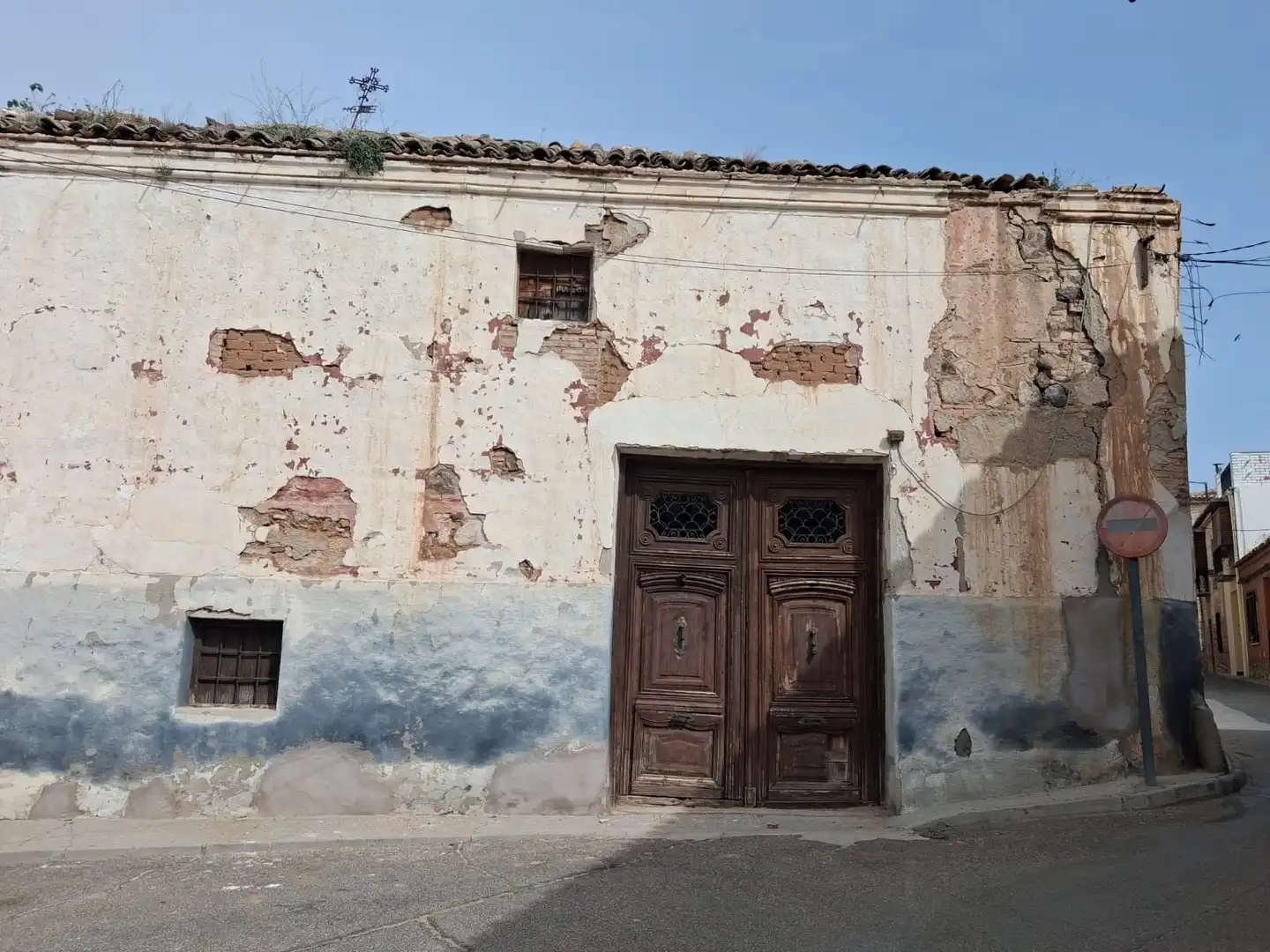 Vista exterior de Edifici en venda en Polán