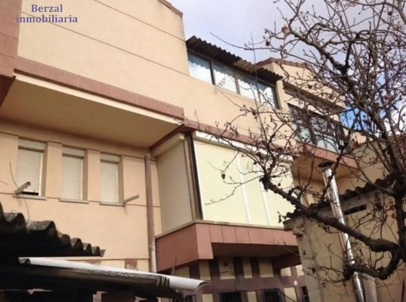 Außenansicht von Gebäude zum Verkauf in San Asensio