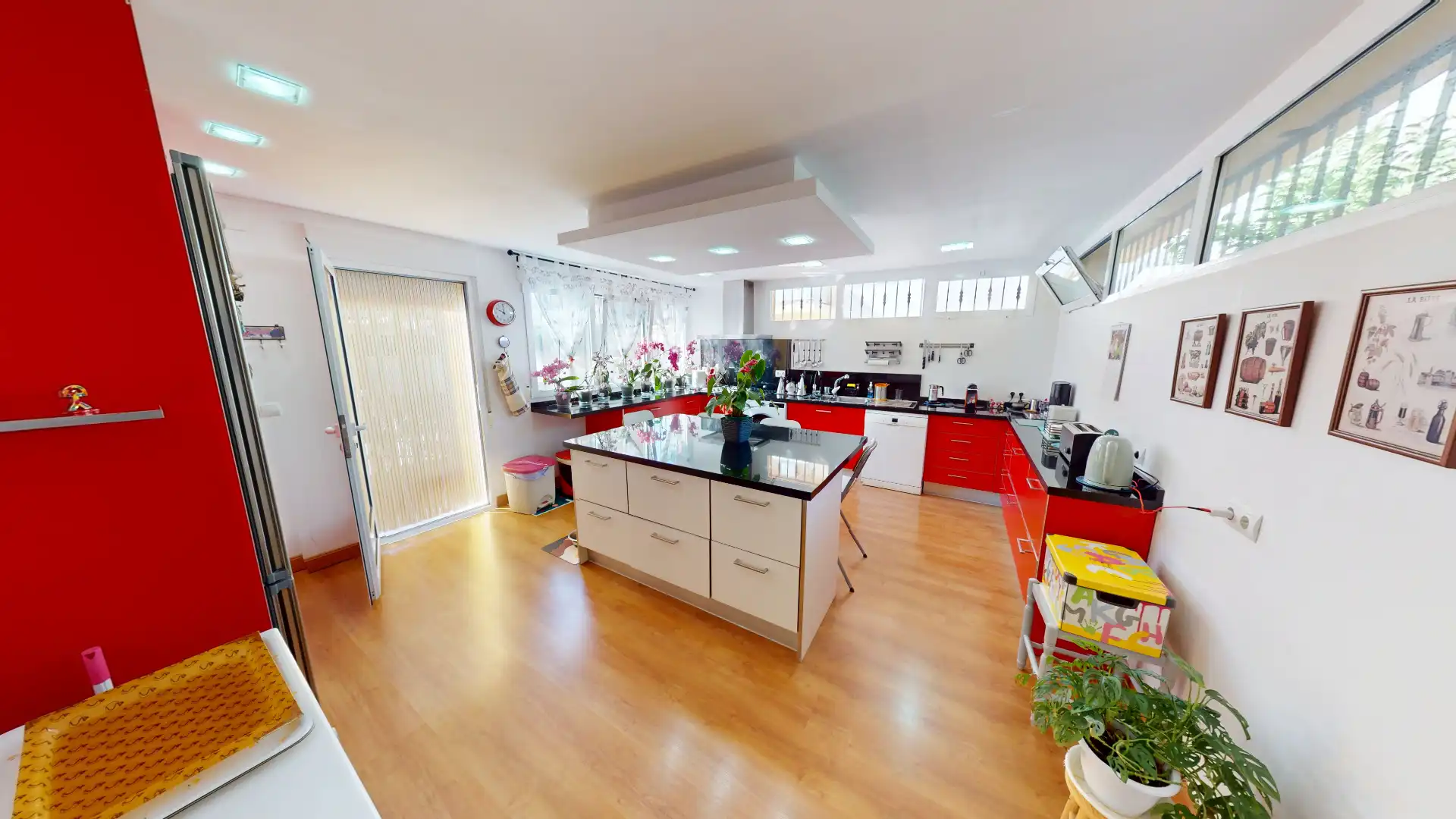 Cocina de Casa o chalet en venta en El Campello con Aire acondicionado, Calefacción y Jardín privado